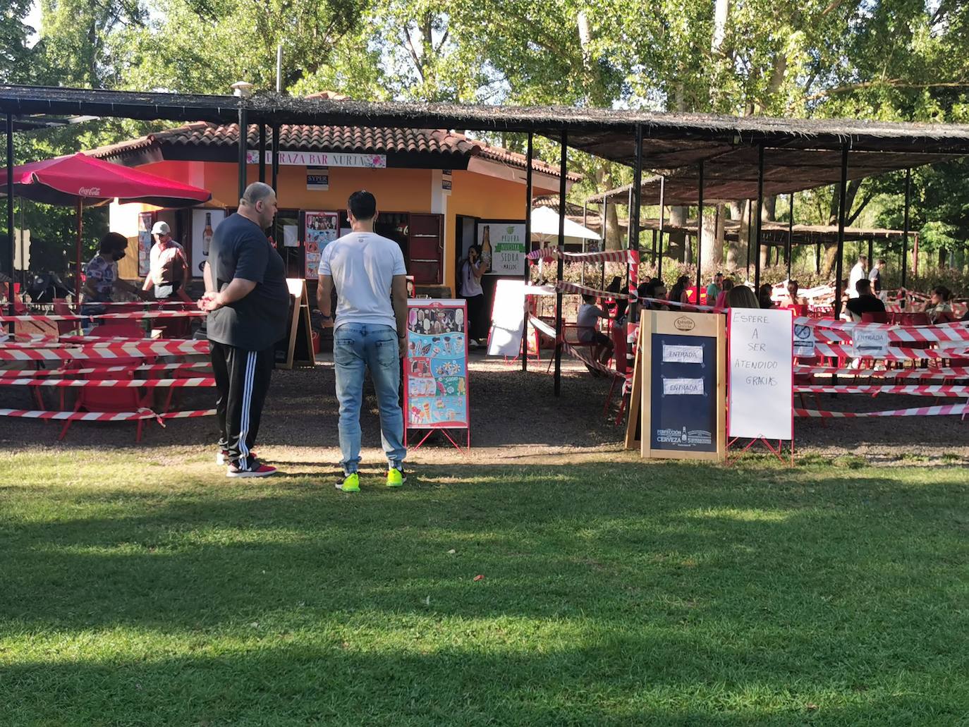 Los leoneses acuden a este parque de la capital para disfrutar del buen tiempo.