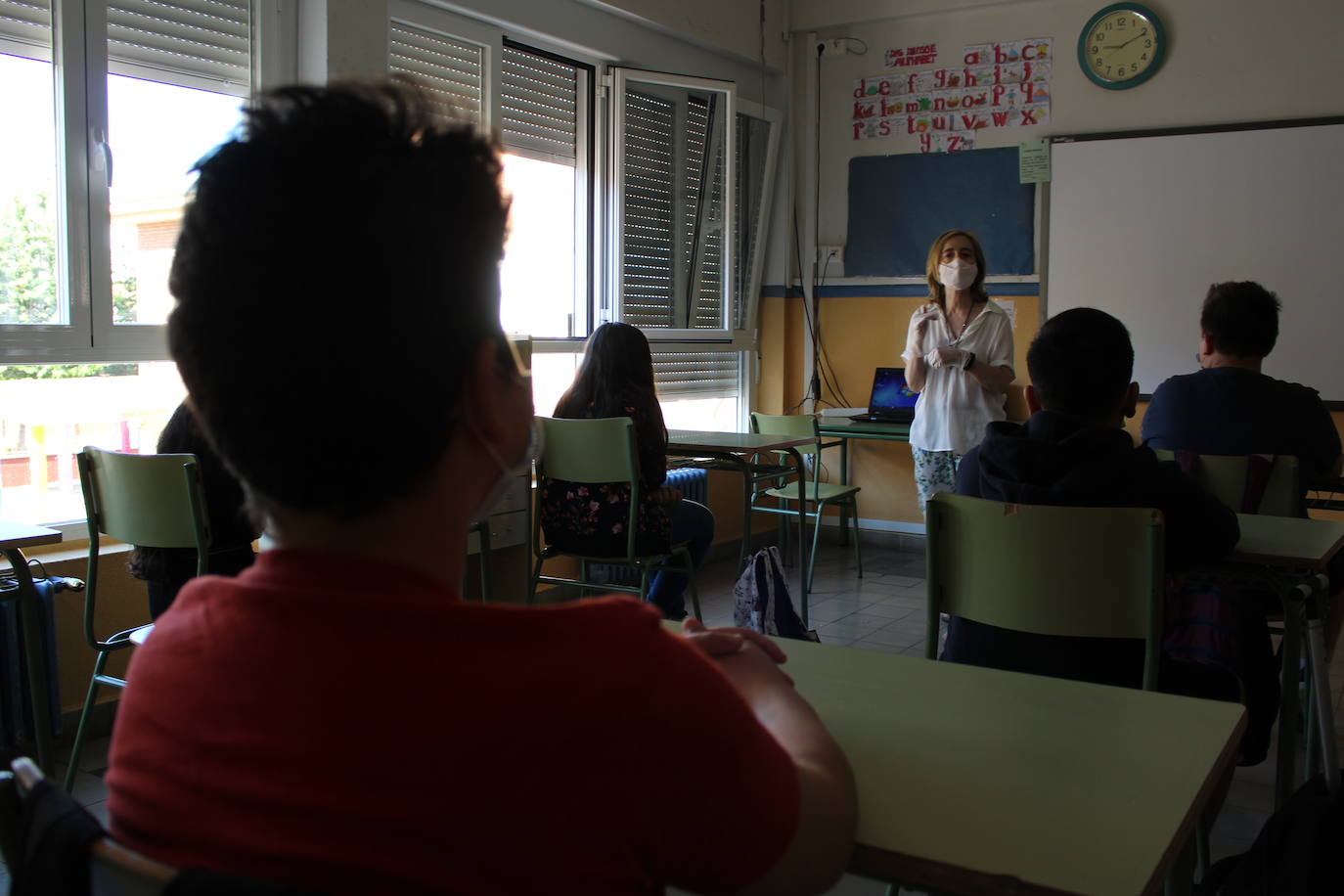 Fotos: Primer día del Programa para la Mejora del Éxito Educativo en el CEIP San Claudio de León