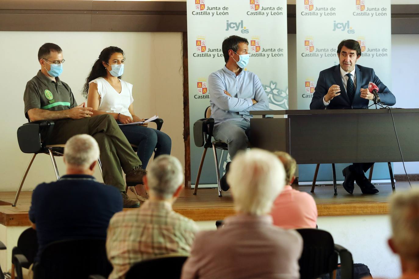 Suárez-Quiñones se muestra optimista sobre los resultados de los trabajos para atajar la avispilla del castaño. 