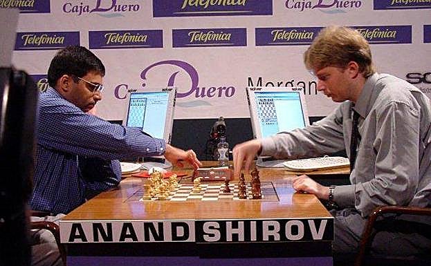 Anand y Shirov compitiendo en el Magistral.