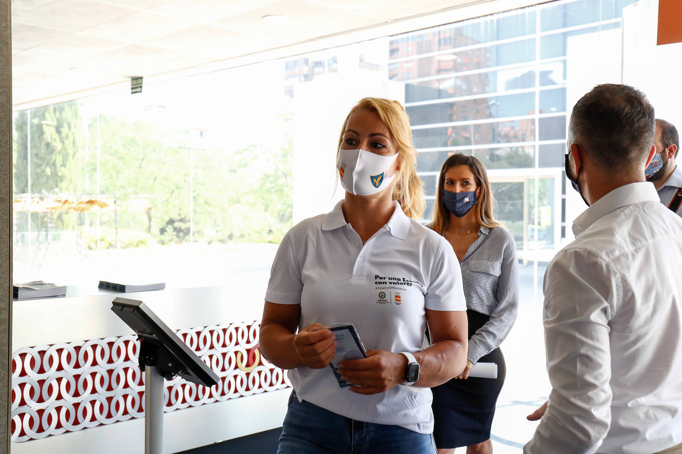 La halterófila berciana comparte campaña con los deportistas Saúl Craviotto y Mireia Belmonte.