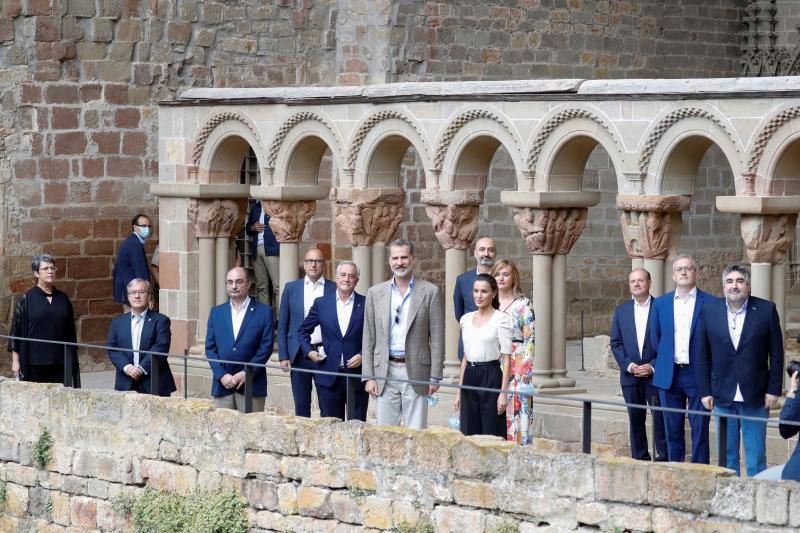 Don Felipe y doña Letizia iniciaron su periplo en Canarias como primer destino de su gira por todo el país tras el confinamiento. Después han viajado a Baleares, Andalucía, Castilla La-Macha, Comunidad Valenciana, a la Región de Murcia y a Aragón. Los Reyes visitarán todas las comunidades autónomas de España con el objetivo de apoyar al turismo después de la pandemia. 