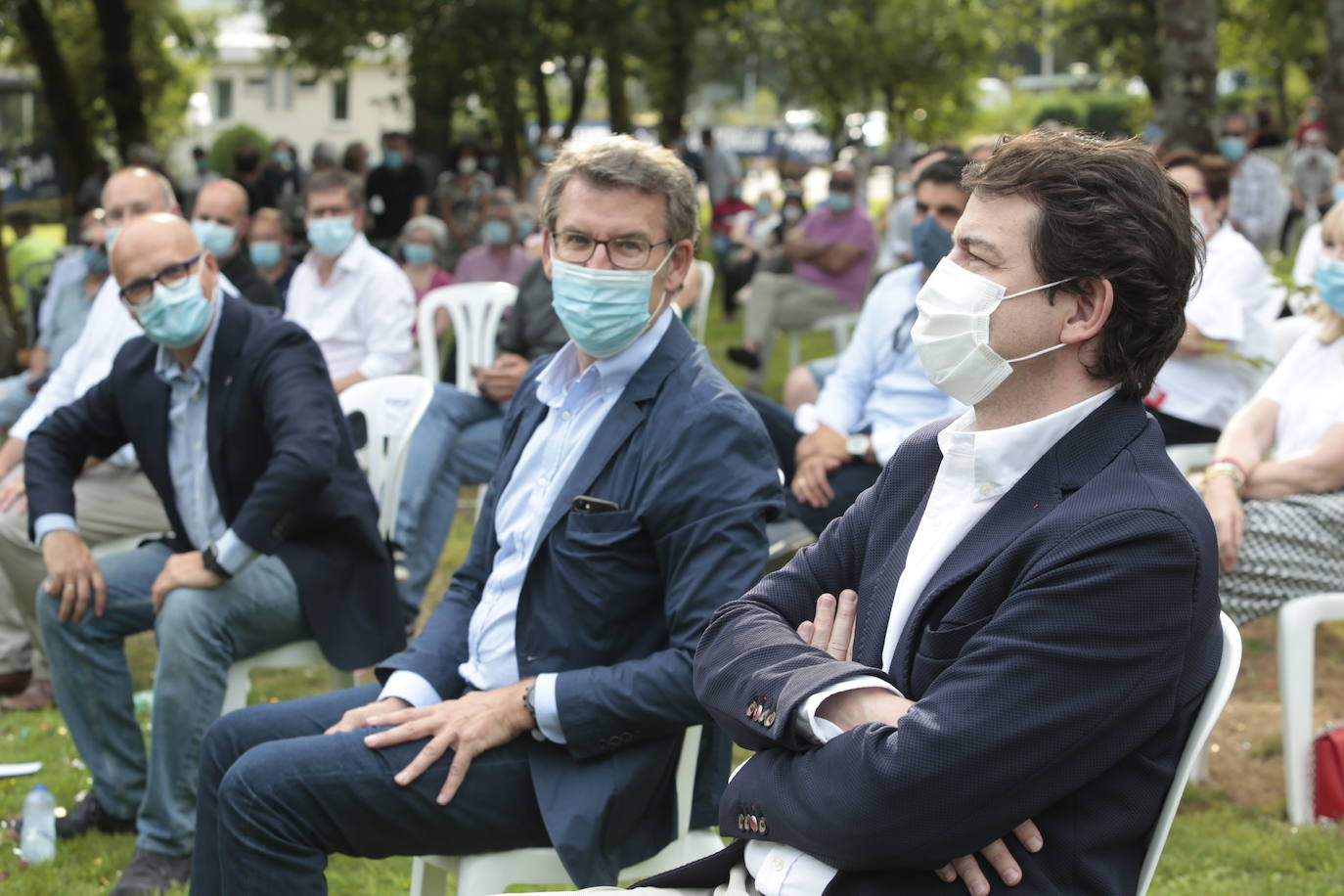 Fotos: El presidente del PP de Castilla y León apoya al candidato del PP a la presidencia de Galicia en un acto en Orense