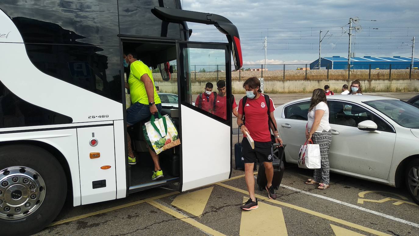 El equipo de José Manuel Aira recibe el cariño y el calor de la hinchada antes de viajar a tierras andaluzas.