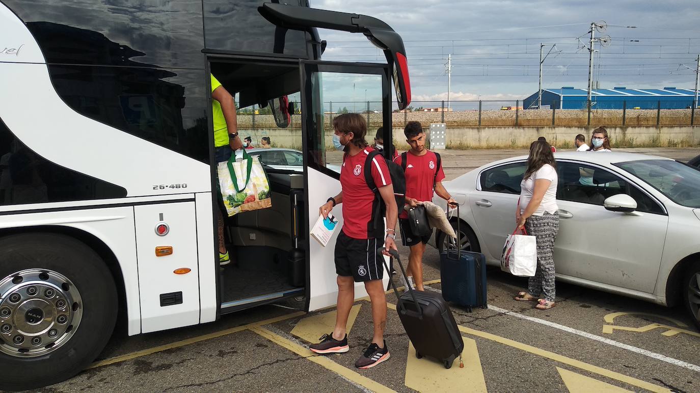 El equipo de José Manuel Aira recibe el cariño y el calor de la hinchada antes de viajar a tierras andaluzas.