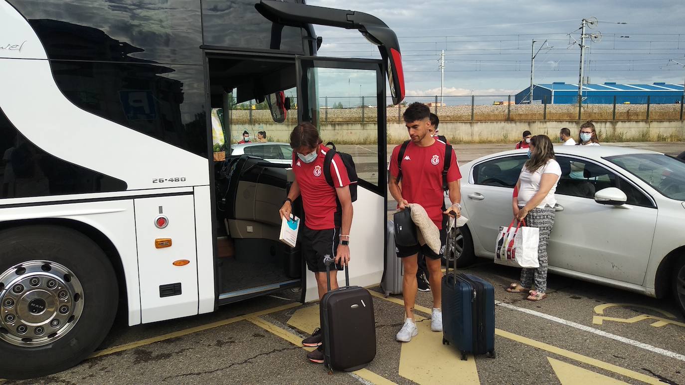 El equipo de José Manuel Aira recibe el cariño y el calor de la hinchada antes de viajar a tierras andaluzas.