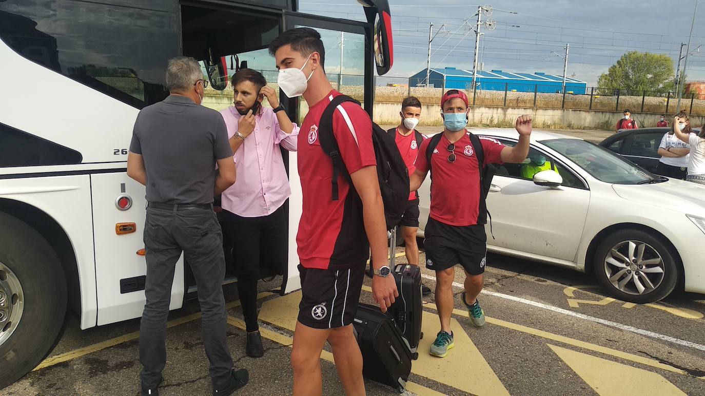 El equipo de José Manuel Aira recibe el cariño y el calor de la hinchada antes de viajar a tierras andaluzas.