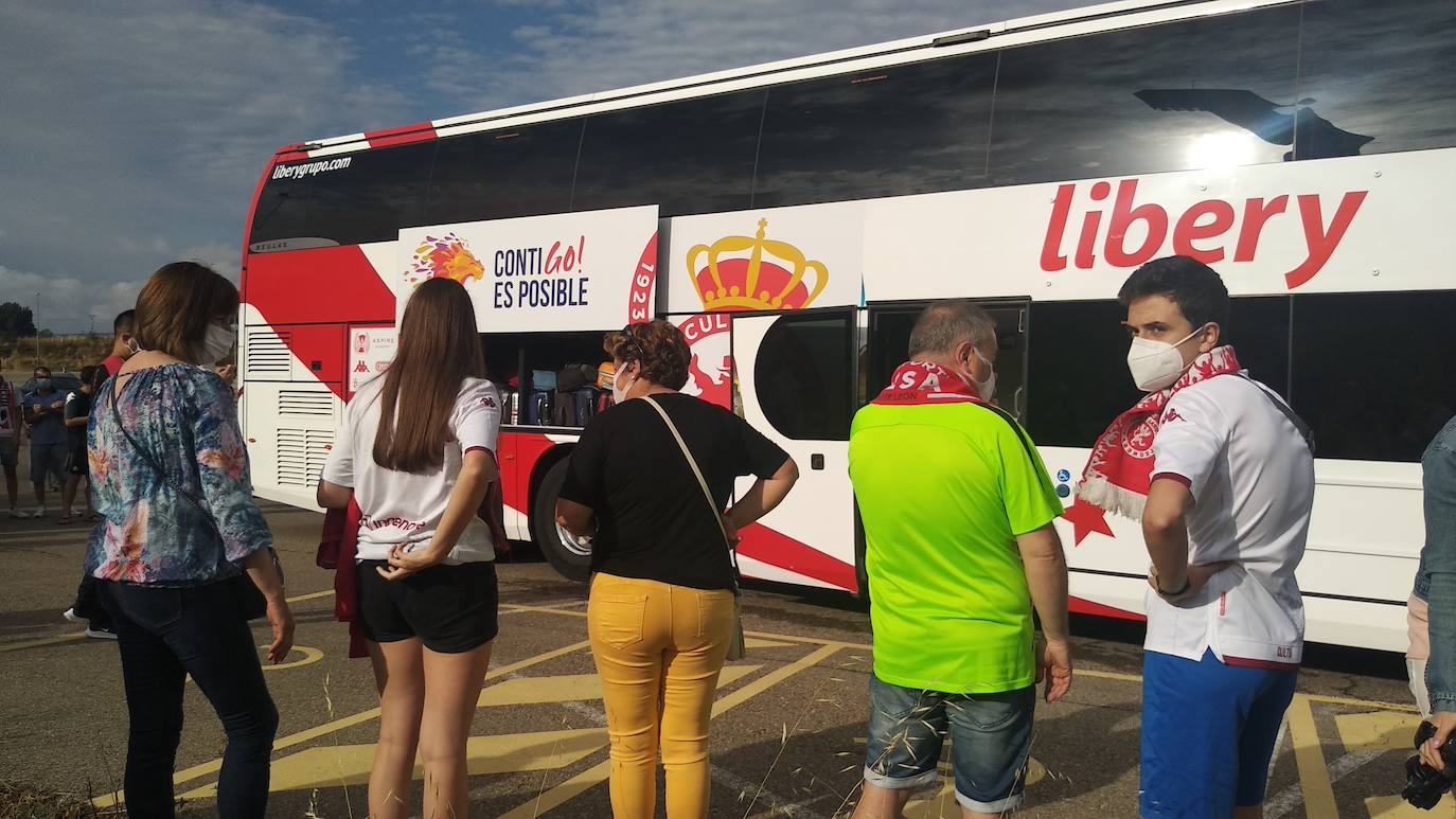 El equipo de José Manuel Aira recibe el cariño y el calor de la hinchada antes de viajar a tierras andaluzas.