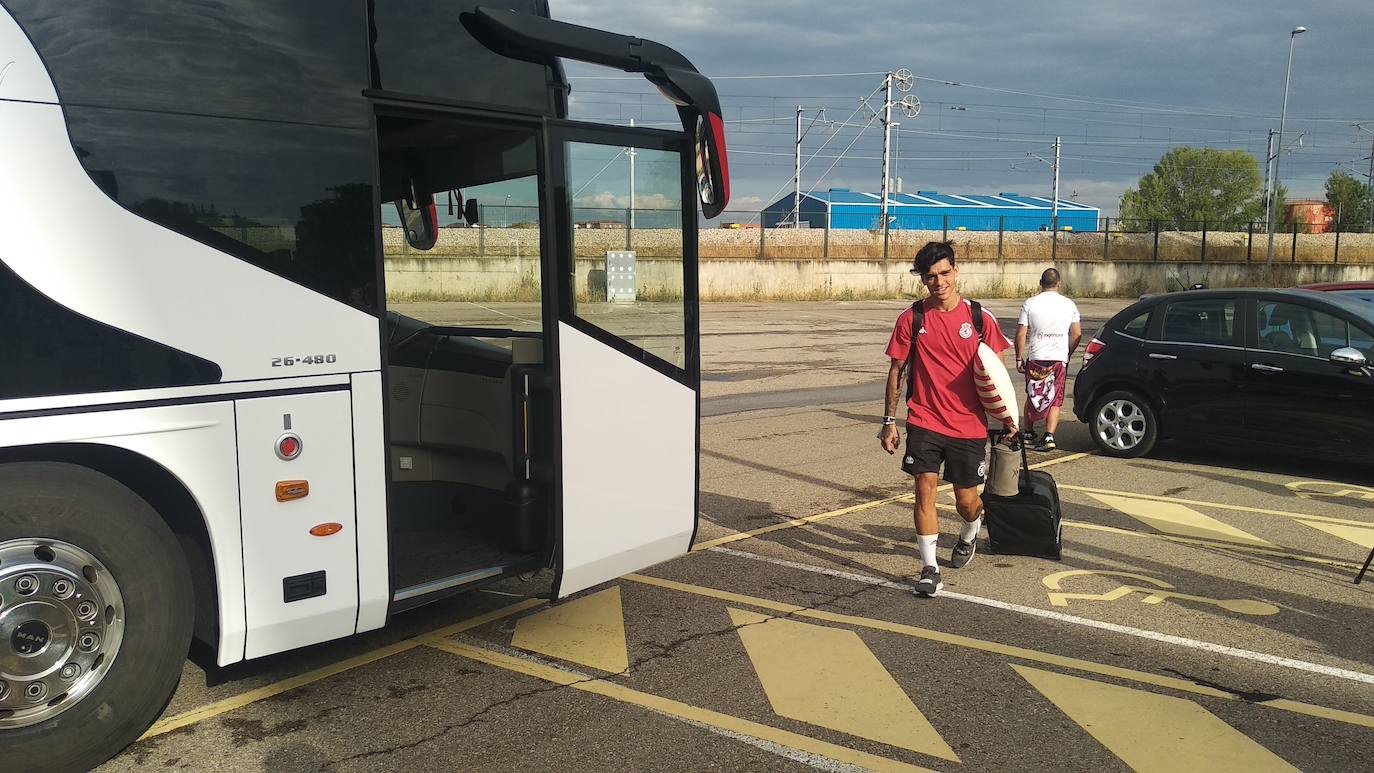 El equipo de José Manuel Aira recibe el cariño y el calor de la hinchada antes de viajar a tierras andaluzas.