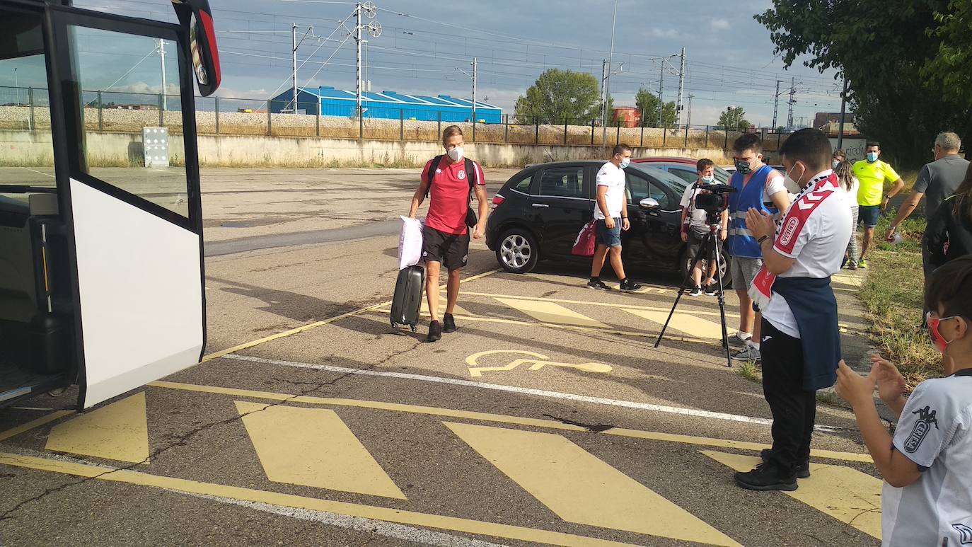 El equipo de José Manuel Aira recibe el cariño y el calor de la hinchada antes de viajar a tierras andaluzas.