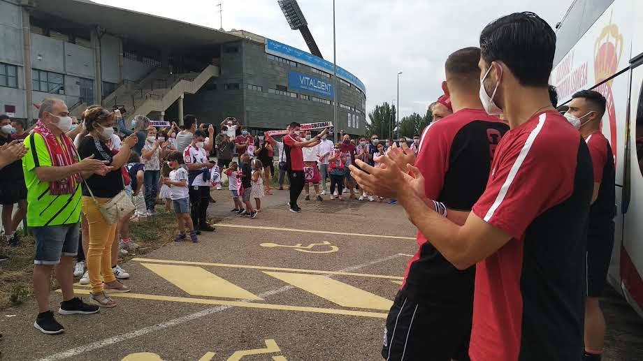 El equipo de José Manuel Aira recibe el cariño y el calor de la hinchada antes de viajar a tierras andaluzas.