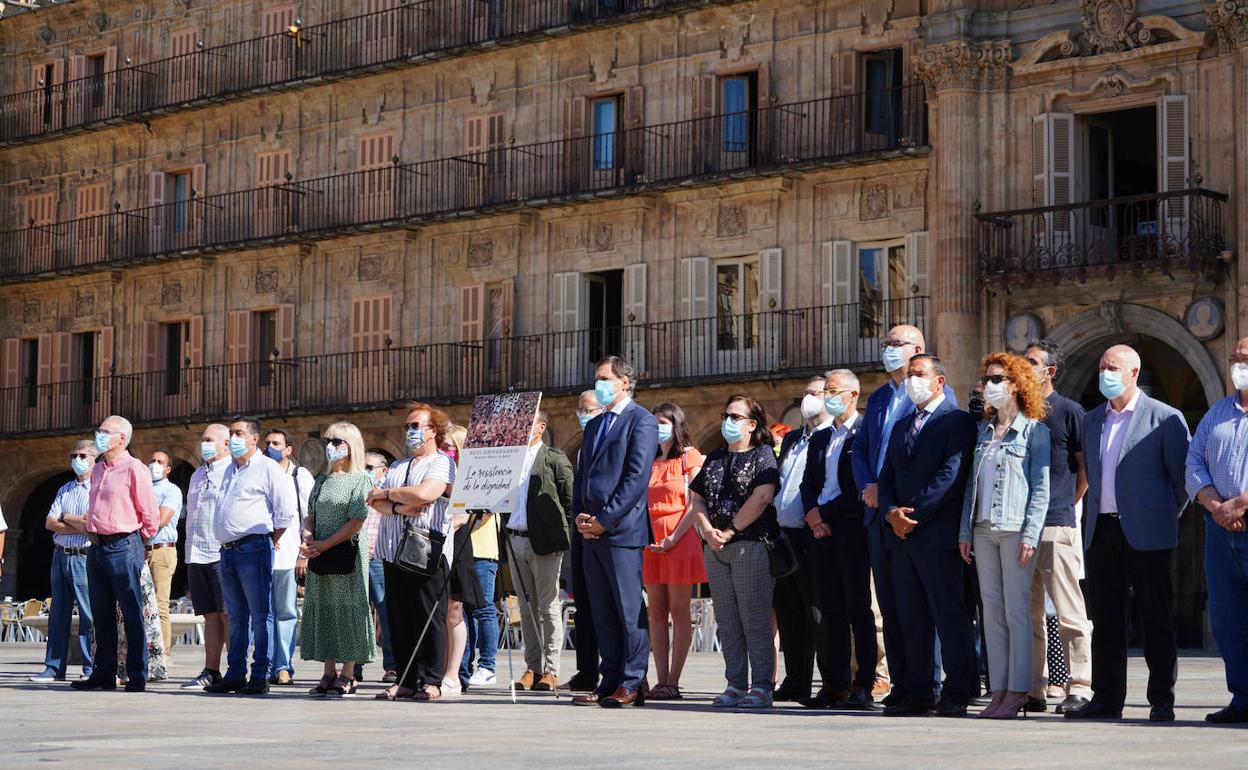 Un momento del homenaje a Miguel Ángel Blanco en la Plaza Mayor de Salamanca. 