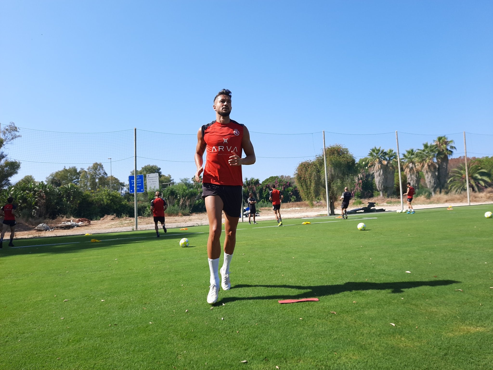 La Cultural sigue con sus entrenamientos en Marbella a la espera de su primer partido.