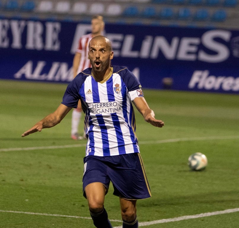 La Ponferradina se impone al Almería con gol de Yuri en El Toralín y logra respirar tranquila con la salvación en el bolsillo | El delantero se convierte en el máximo goleador en solitario de la historia de la Deportiva con 157 'dianas'. 