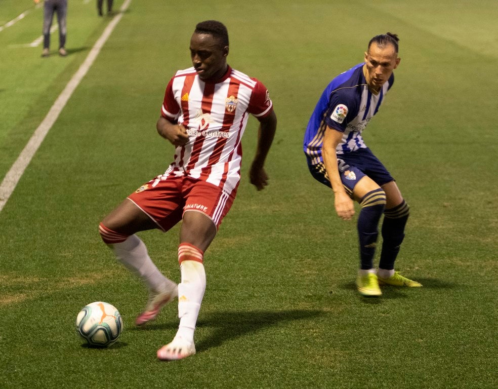 La Ponferradina se impone al Almería con gol de Yuri en El Toralín y logra respirar tranquila con la salvación en el bolsillo | El delantero se convierte en el máximo goleador en solitario de la historia de la Deportiva con 157 'dianas'. 