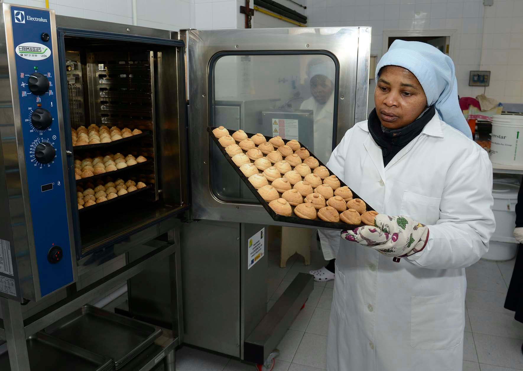 Las hermanas del Real Monasterio de San Benito del Real de Sahagún elaboran numerosos dulces de forma artesanal con recetas que atesoran desde la Edad Media.