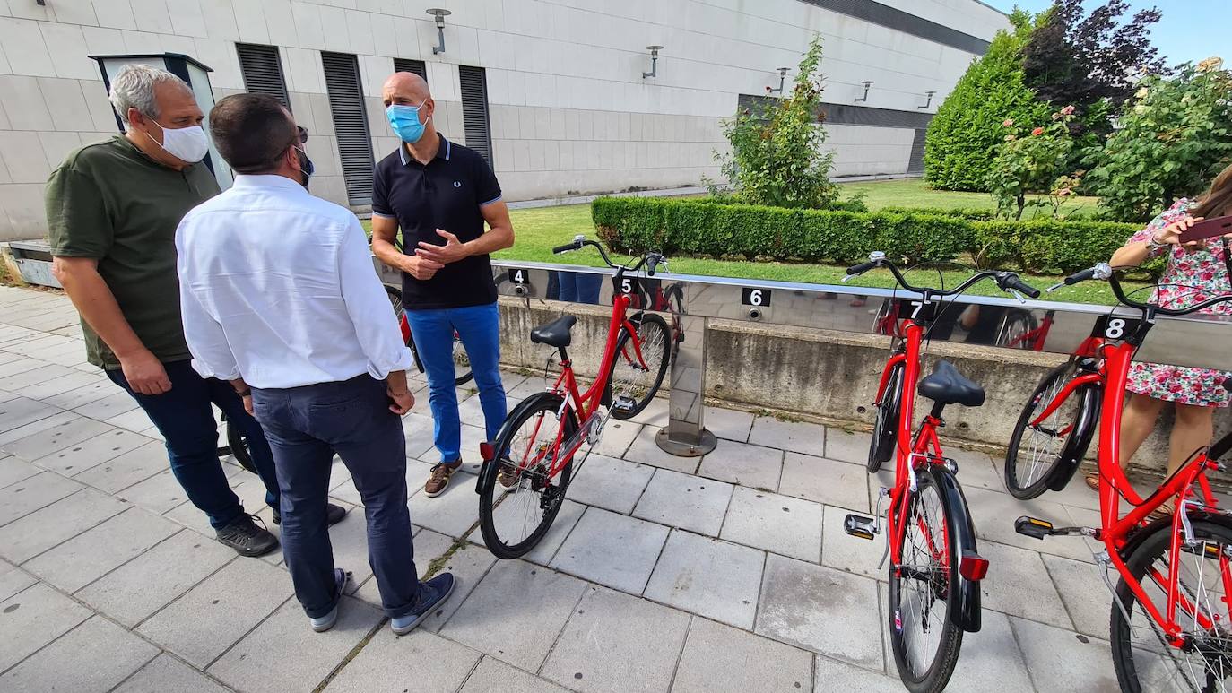 El Ayuntamiento de León acomete un plan 'renove' para reactivar las bicis de uso público en el marco del plan para conseguir una «ciudad sostenible». La inversión final alcanzará los 300.000 euros. 