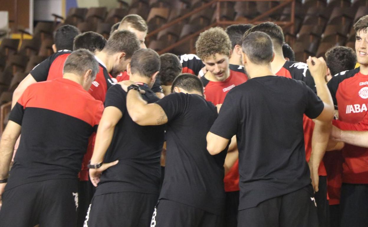 Imagen de un entrenamiento del Abanca Ademar la pasada temporada.