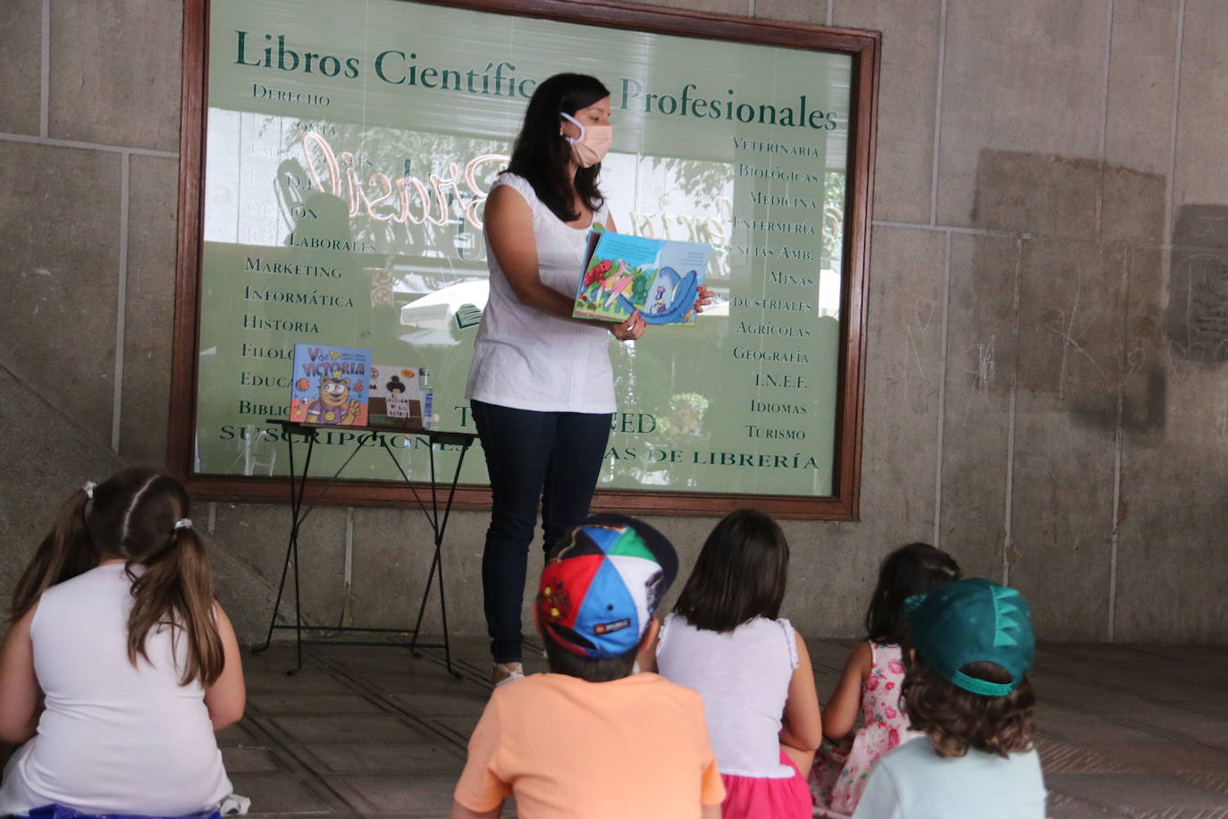 León se contagia de la lectura. 