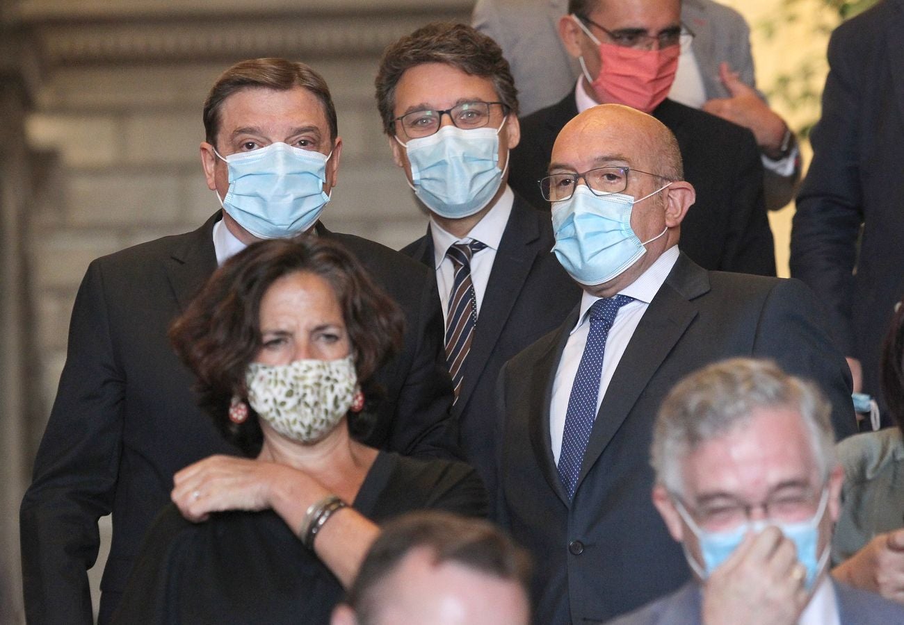 El consejero de Agricultura, Jesús Julio Carnero, participa en la Conferencia Sectorial sobre la PAC. En la imagen junto al ministro de Agricultura, Pesca y Alimentación, Luis Planas y el secretario general de Agricultura, Fernando Miranda.