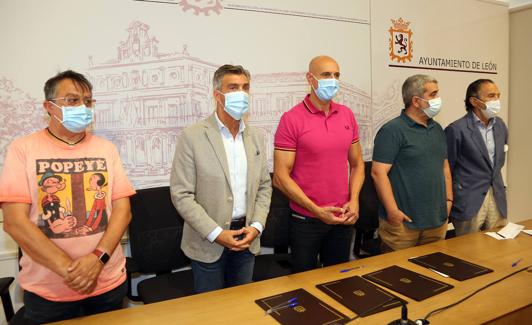 Foto de familia de la firma de los acuerdos del Diálogo Social