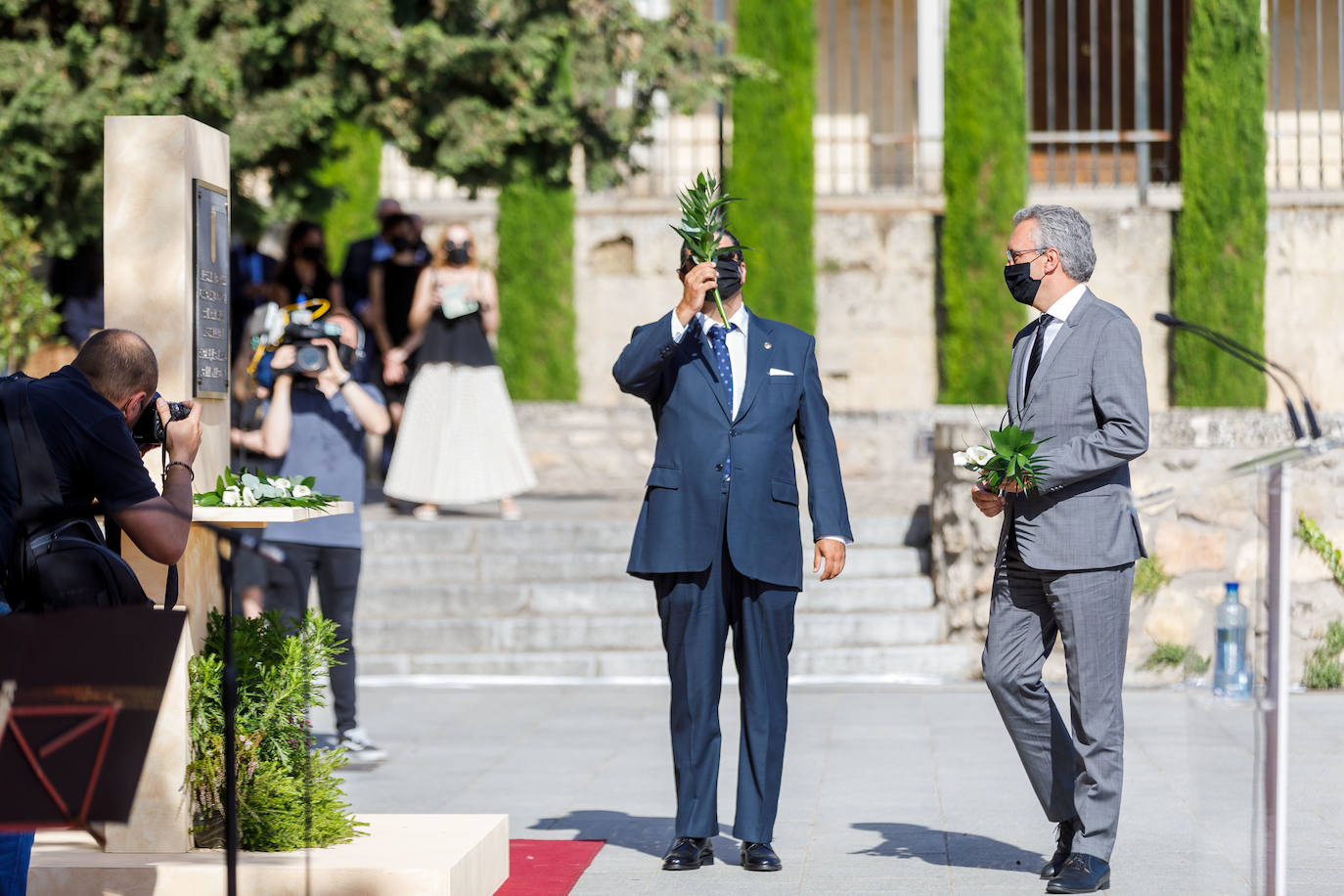 Fotos: Homenaje institucional de la Junta a las víctimas de la covid-19