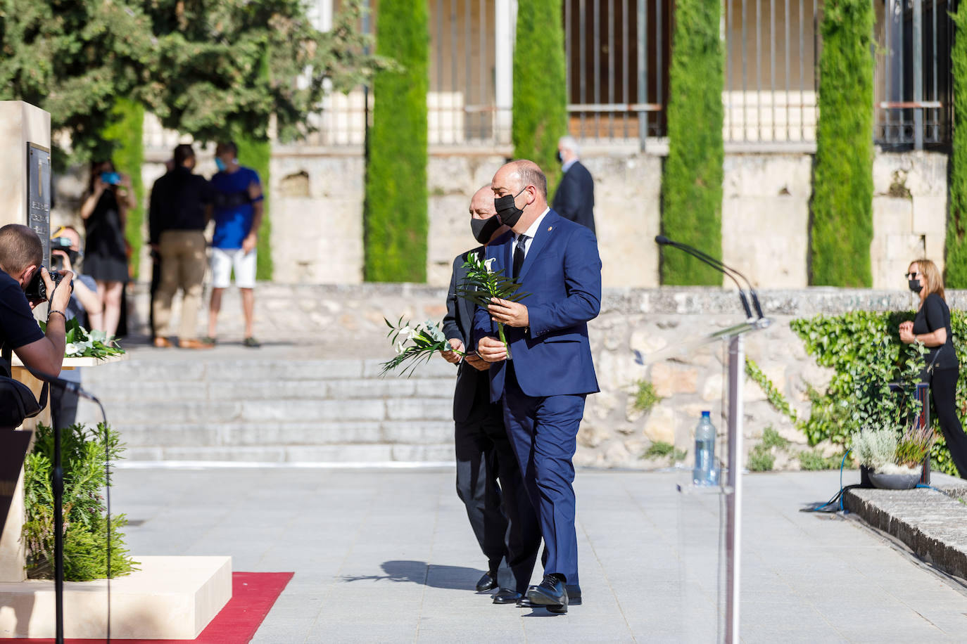 Fotos: Homenaje institucional de la Junta a las víctimas de la covid-19