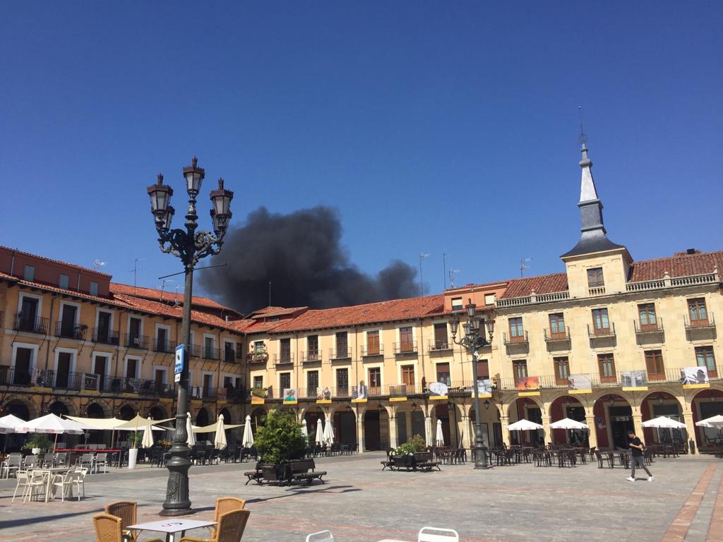 El incendio aparentaba mayor gravedad en los primeros momentos. 