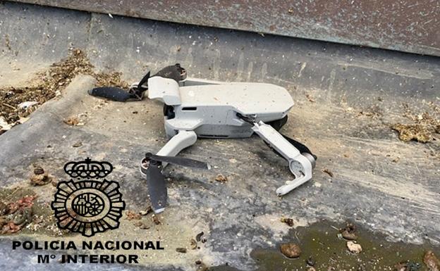 Imagen del dron tras ser localizado por la Policía.