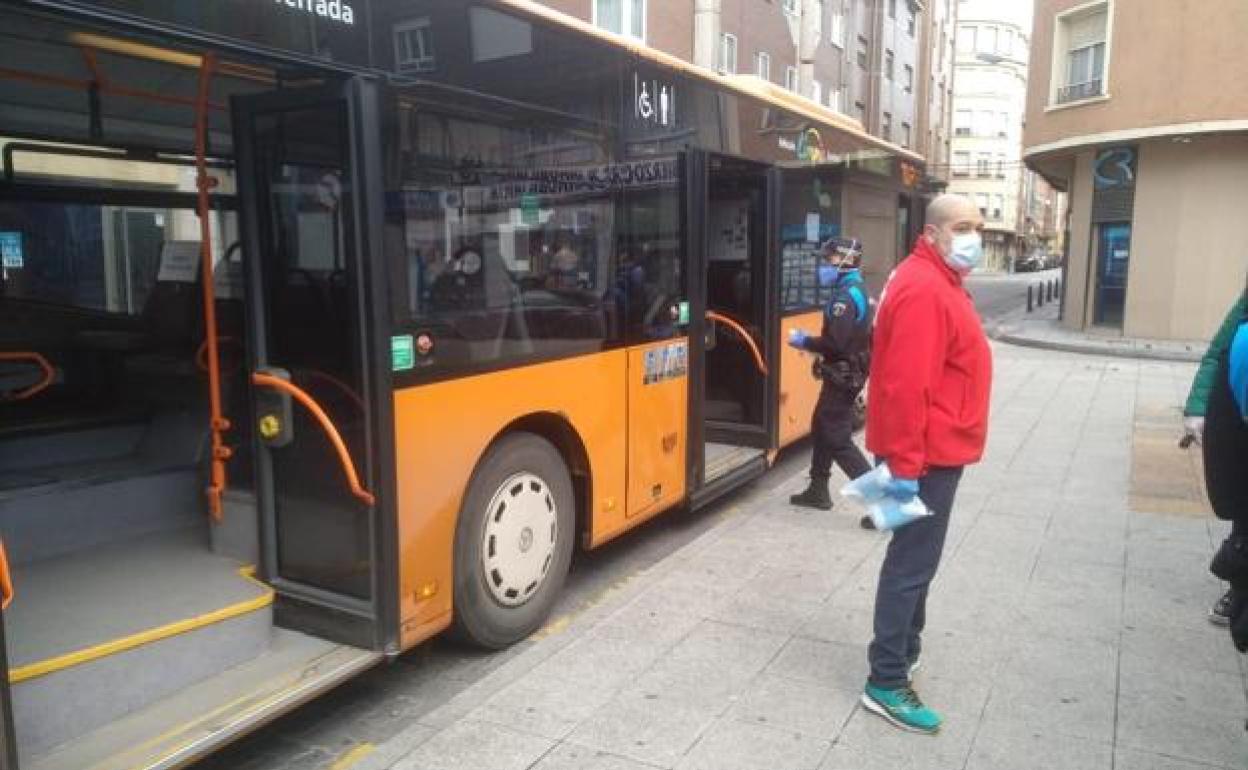 Imagen de un autobús urbano de Ponferrada.