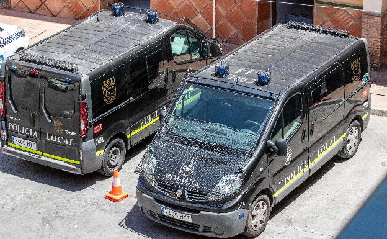 Furgones de la Policía Local de Málaga.