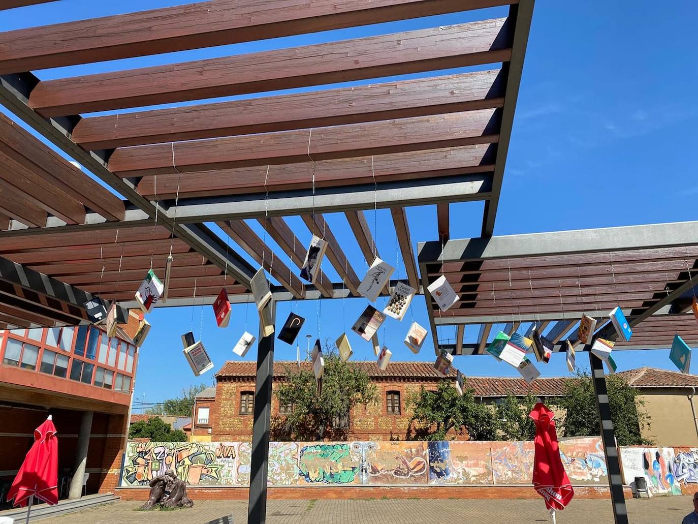 Los libros florecen en el Musac. 