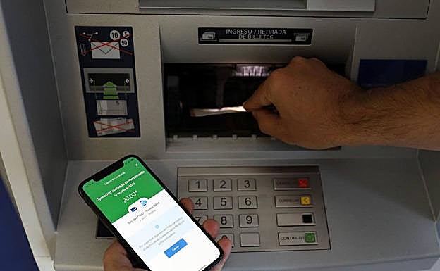 Retirada de efectivo sin contacto. 