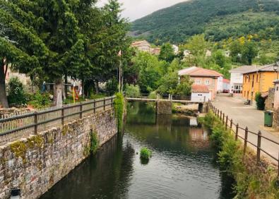 Imagen secundaria 1 - El río Casares es el protagonista.