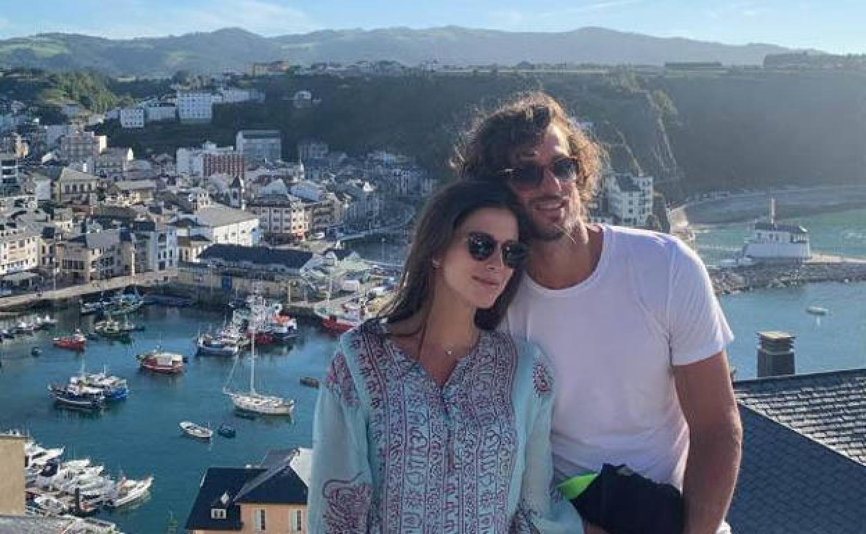 Imagen de la pareja en Luarca.