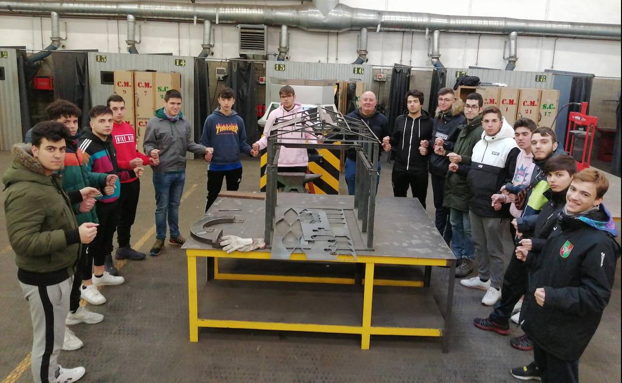 Alumnos de la Escuela de FP Virgen del Buen Suceso de La Robla.