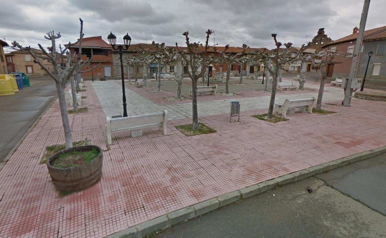 Imagen de la plaza de la localidad del sur de León.