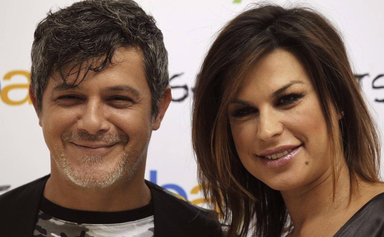 Un año después de su separación, que el artista anunció como más que amistosa, casi amorosa, Alejandro Sanz y Raquel Perera parecen abocados a resolver sus diferencias ante un juez.