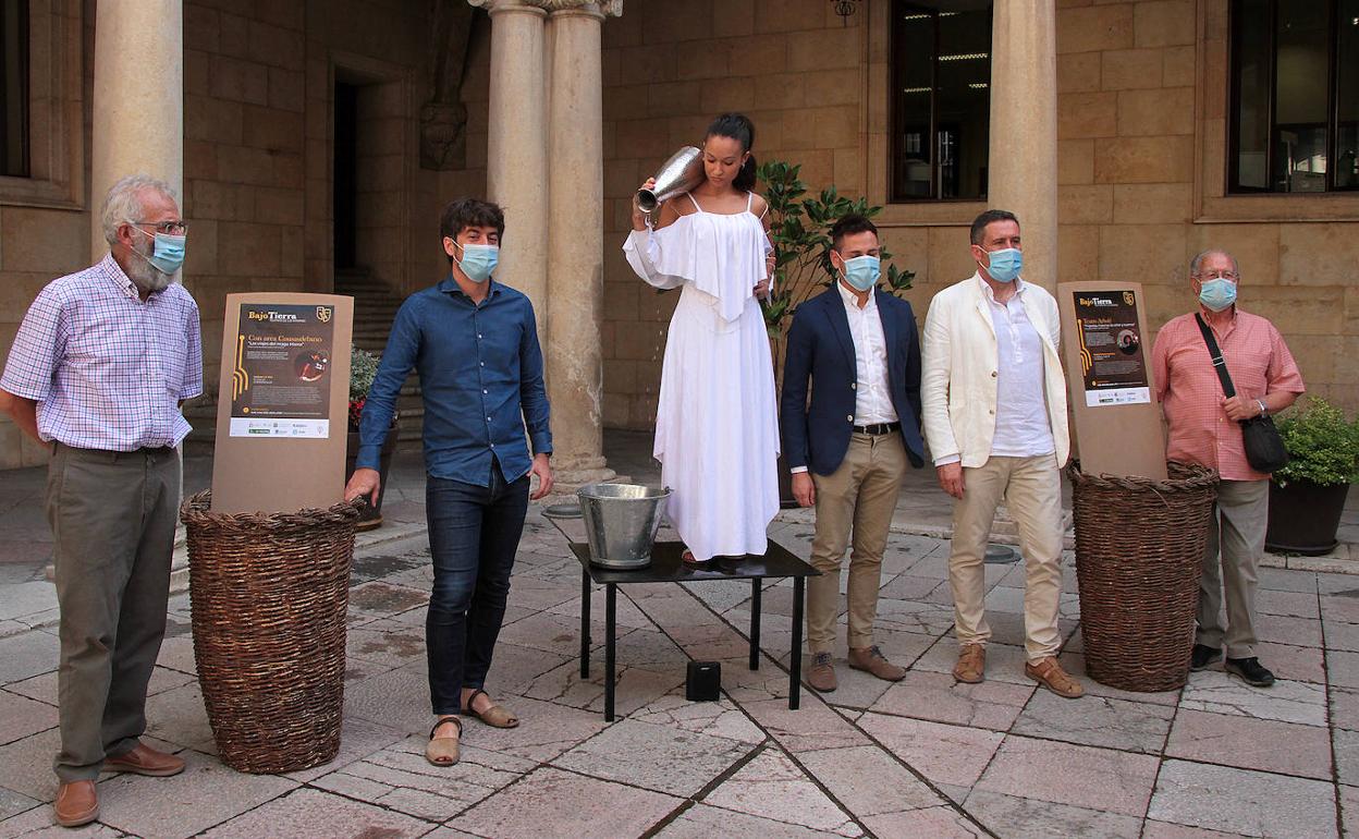 El diputado de Cultura, Arte y Patrimonio, Pablo López Prensa, junto a los alcaldes de Valderas y Gordoncillo, Agustín Lobato y Urbano Seco y el coordinador del evento, Javier Cambero.