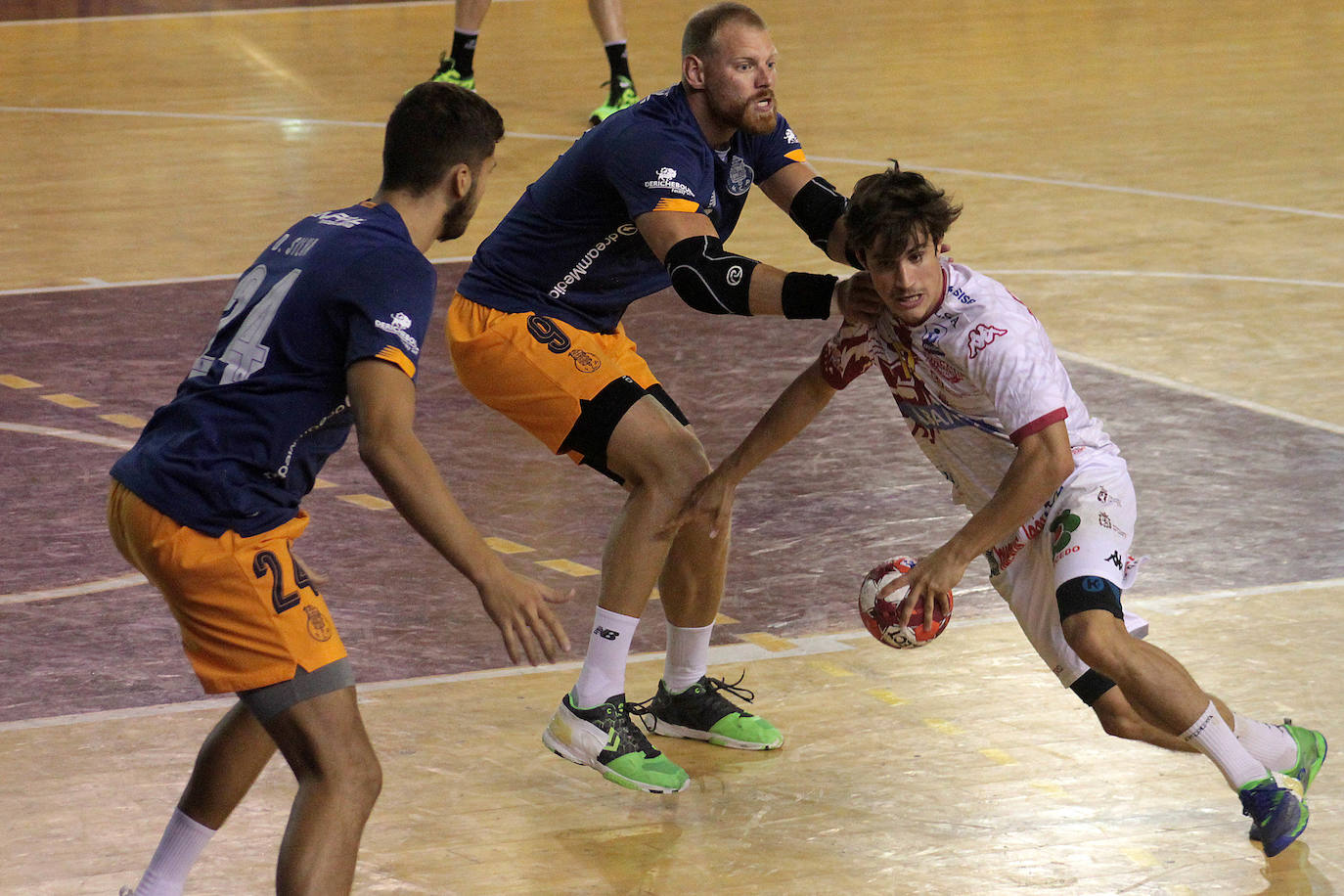 Fotos: Las imágenes del Abanca Ademar-Oporto