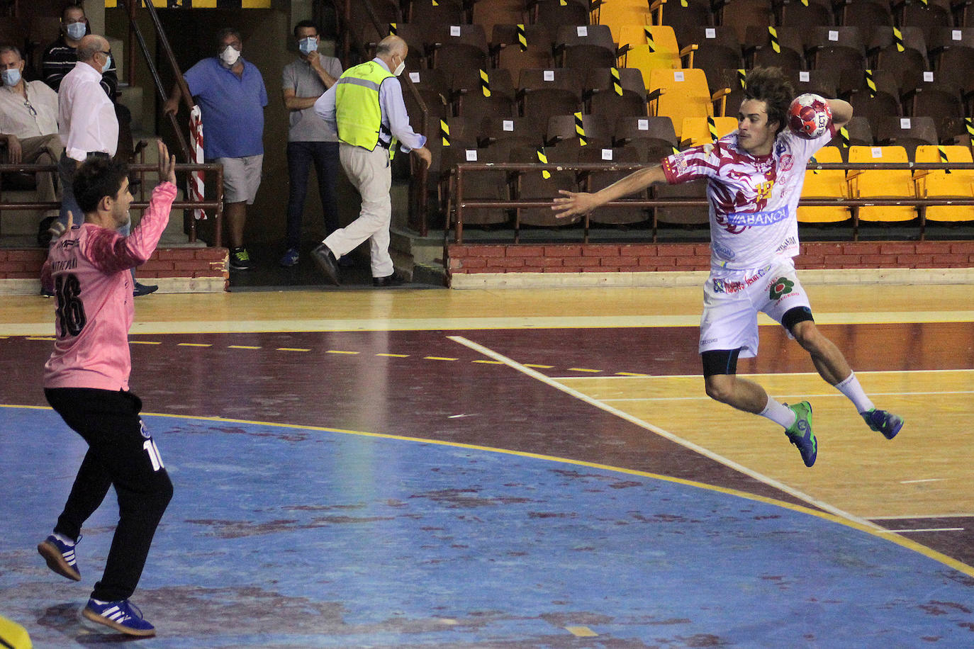 Fotos: Las imágenes del Abanca Ademar-Oporto