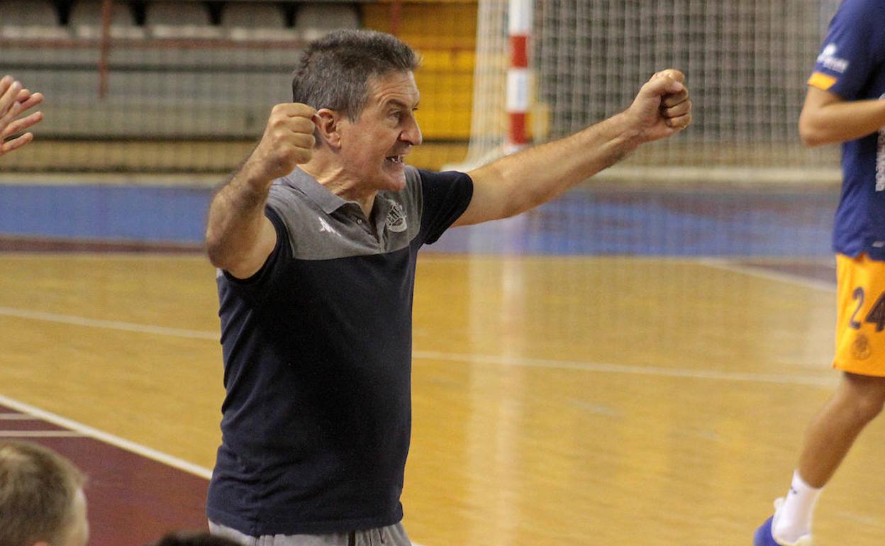 Manolo Cadenas, en el partido de este jueves.