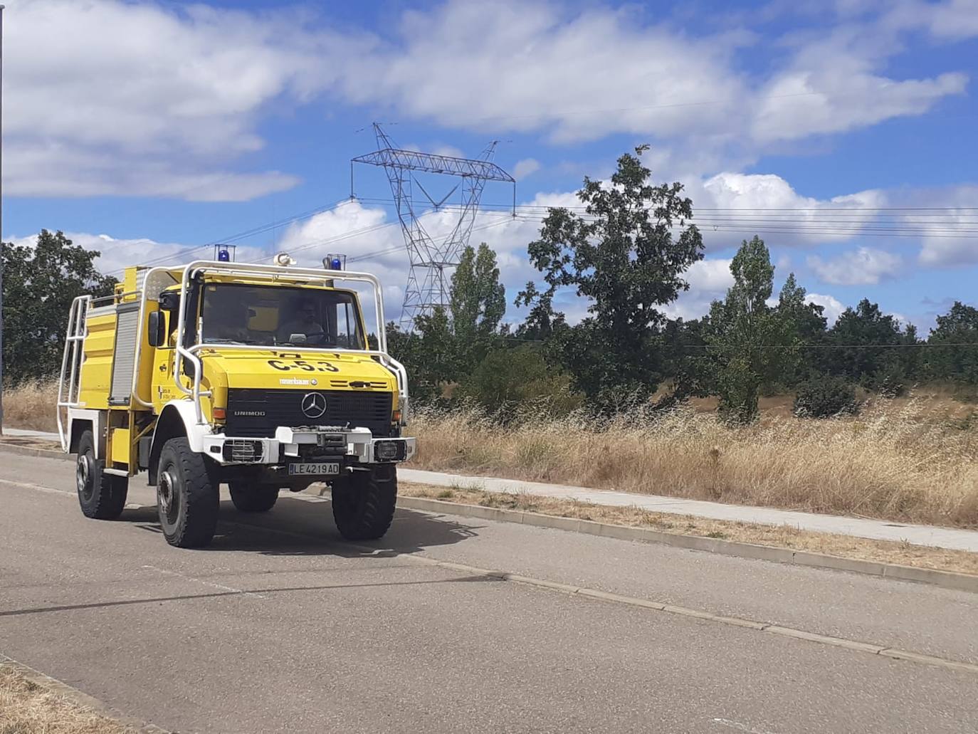 El incendio, cuyas causas se desconocen por el momento, se ha iniciado en torno a las 14:20 horas de este domingo y ha sido controlado por efectivos de Protección Civil