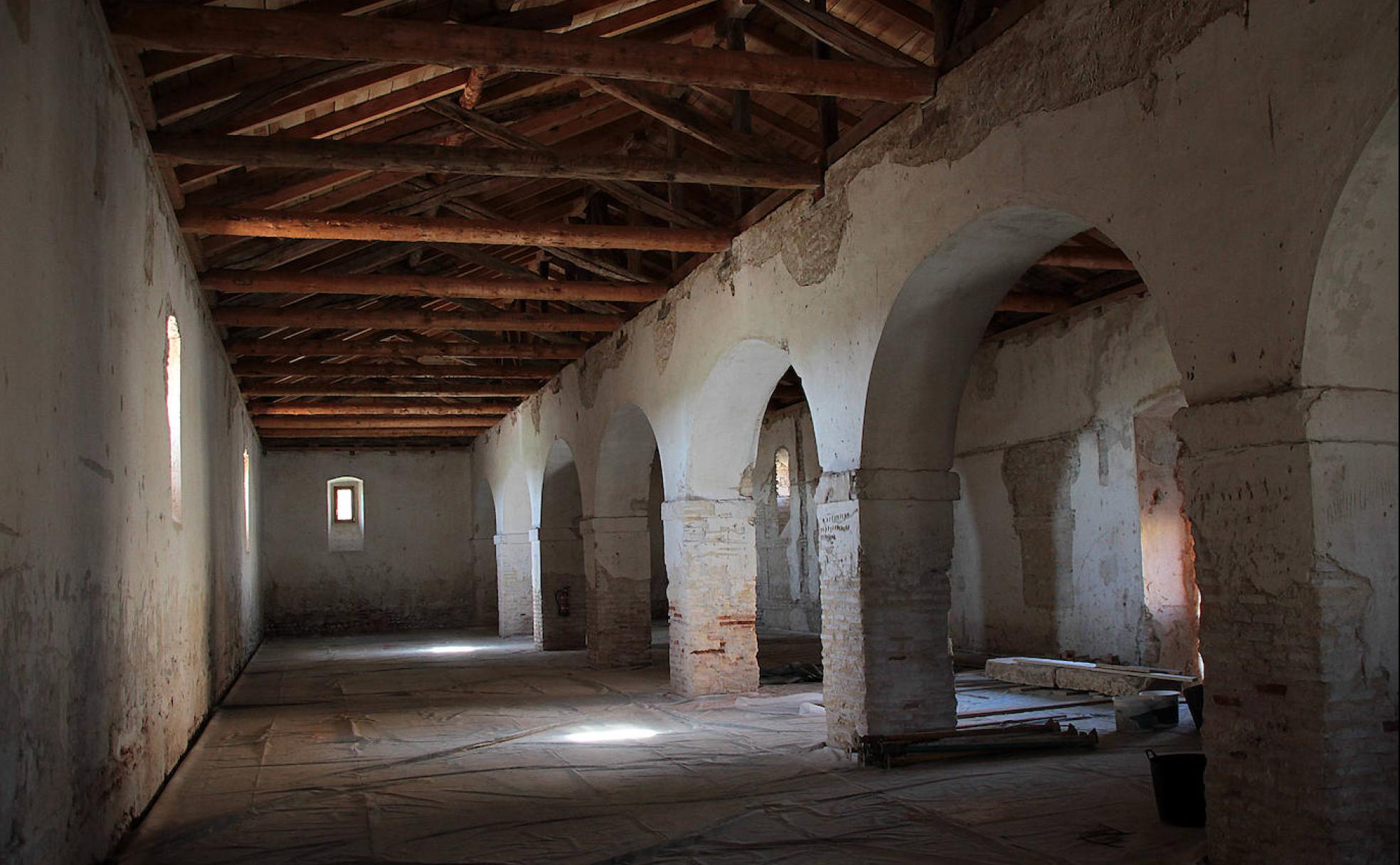 Obras de restauración en el edificio de la Panera del Monasterio de Santa María de Sandoval.