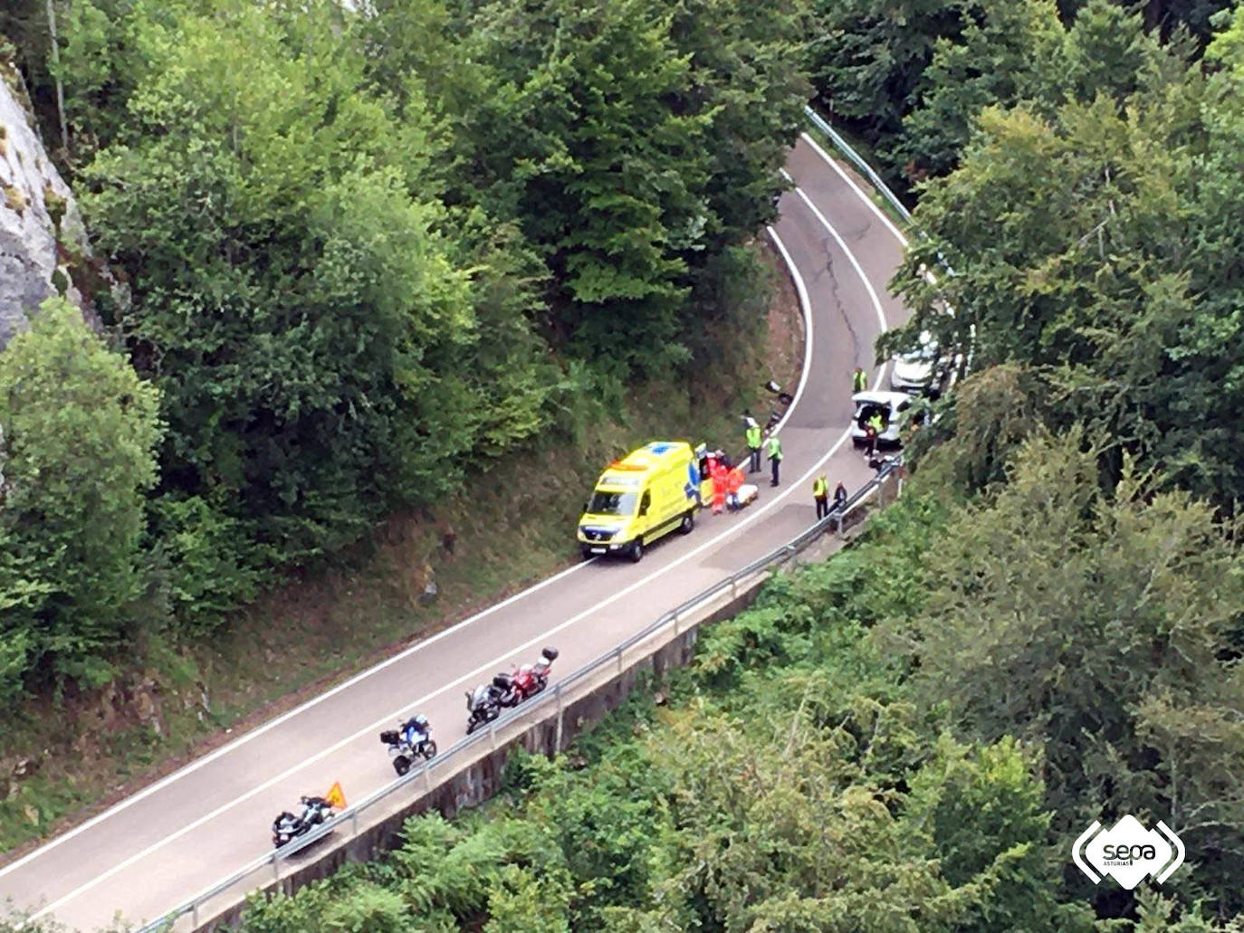 Fotos: Un motorista herido tras un accidente en Oseja de Sajambre