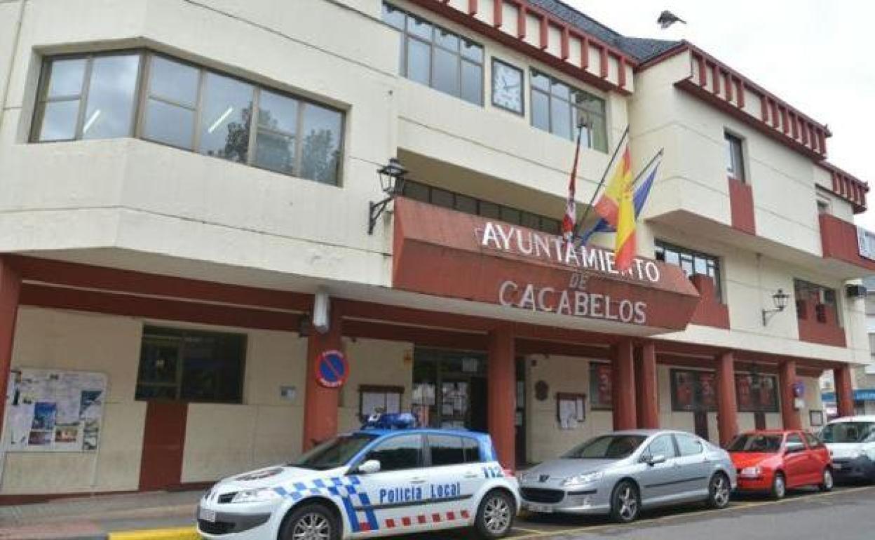 Fachada del Ayuntamiento de Cacabelos.