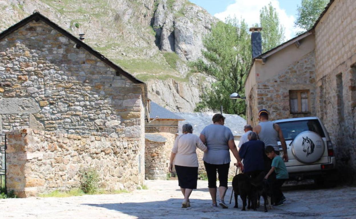 Vecinos de la Cueta de Babia. 