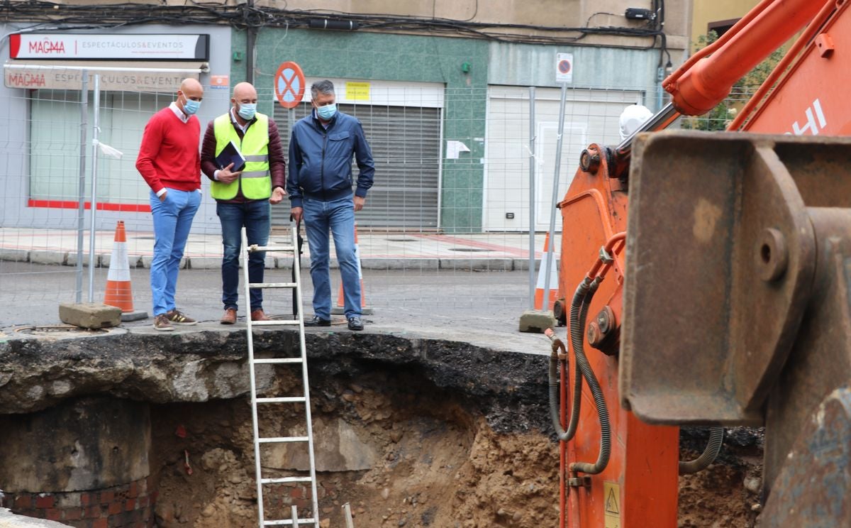 Fotos: El alcalde de León visita las obras en la red de saneamiento