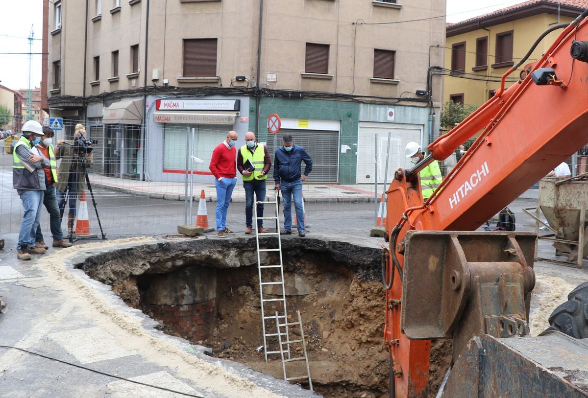 Fotos: El alcalde de León visita las obras en la red de saneamiento