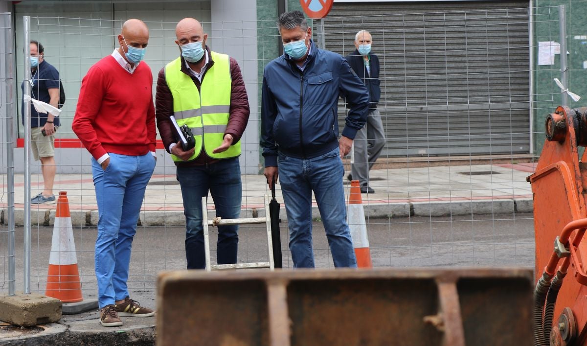 Fotos: El alcalde de León visita las obras en la red de saneamiento